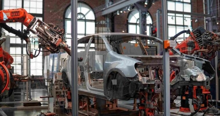Manufacturing vs. Fabrication: Key Differences, Processes, and Applications