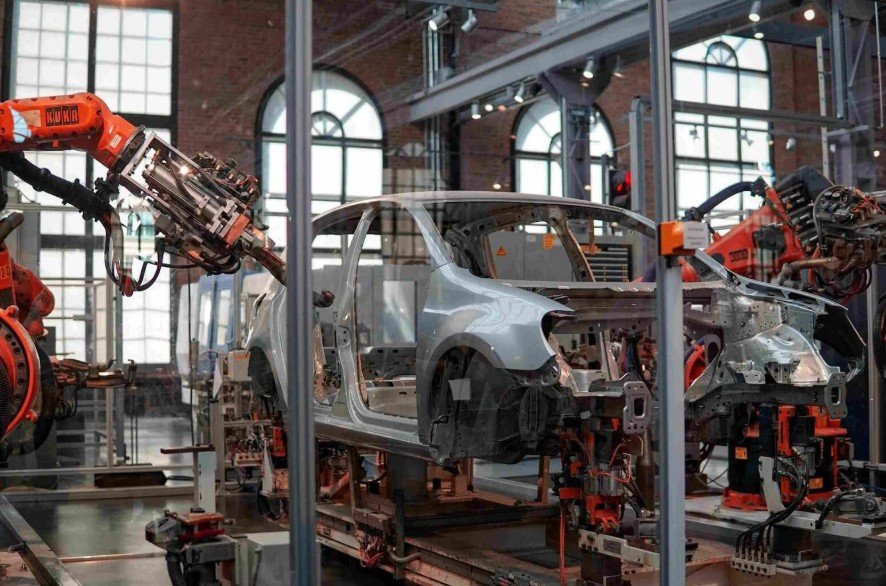 Manufacturing vs. Fabrication: Key Differences, Processes, and Applications